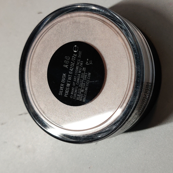 MAC Silver Dusk Iridescent Powder/Loose - Picture 2 of 3